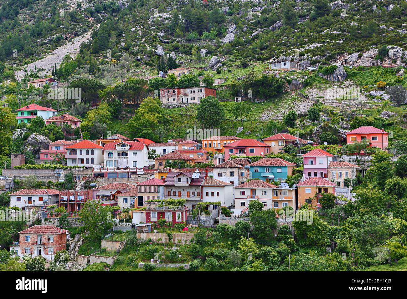 Bunte Häuser in der Altstadt von Kruje in Albanien Stockfoto