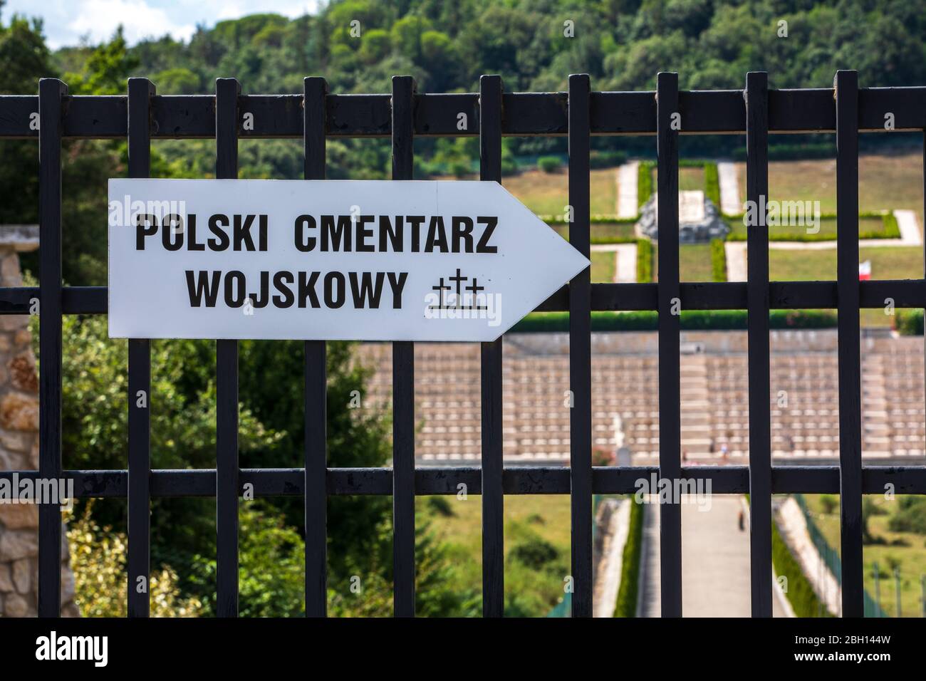 Montecassino / Italien. 17. August 2019: Polnischer monumentaler Friedhof. Der polnische Kriegsfriedhof am Monte Cassino in Italien. Katholisch, jüdisch und orthodox re Stockfoto