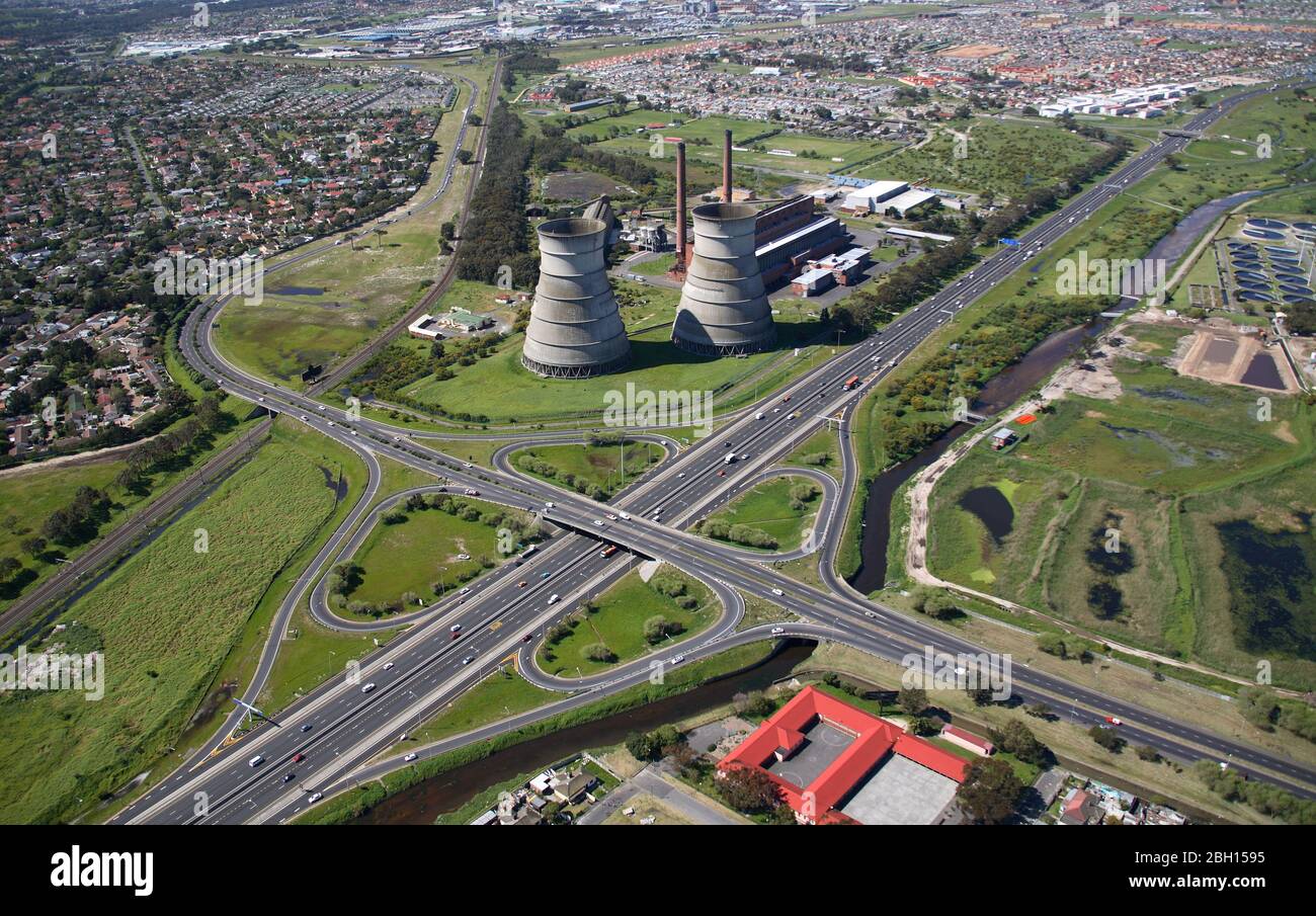 Luftaufnahme des Kraftfahrkraftwerk Athlone neben der Autobahn N2 Stockfoto