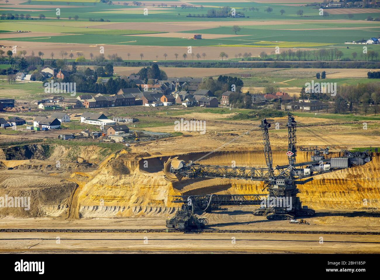 Tagebau Garzweiler, 11.04.2016, Luftaufnahme, Deutschland, Nordrhein-Westfalen, Garzweiler, Juetchen Stockfoto