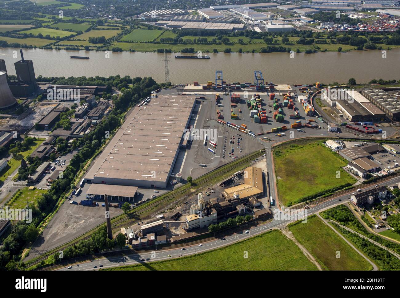 Container Terminal im Hafen des Binnenhafens Rhein-Ruhr an der Richard-Seiffert-Straße in Duisburg, 09.06.2016, Luftaufnahme, Deutschland, Nordrhein-Westfalen, Ruhrgebiet, Duisburg Stockfoto