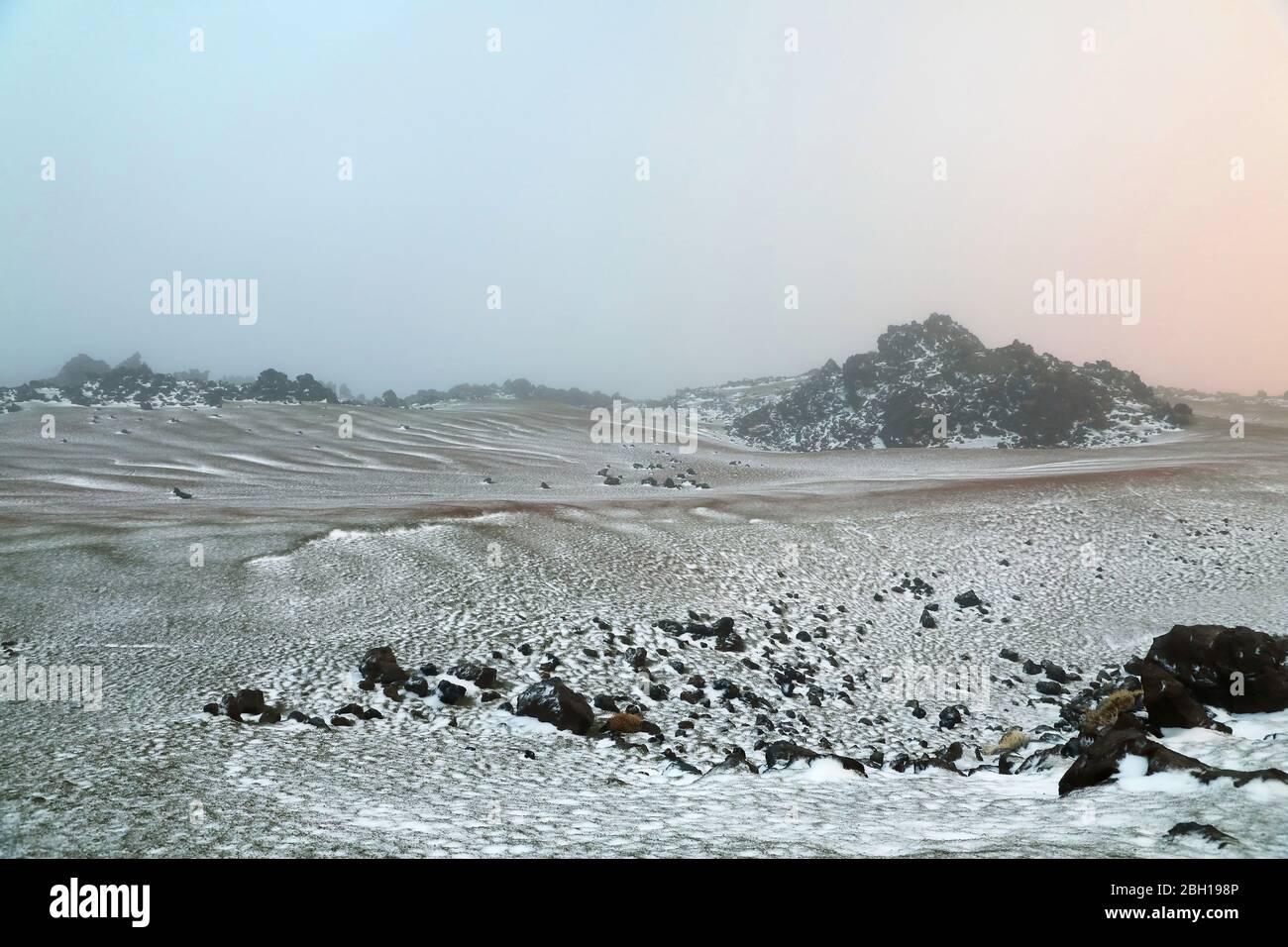 Caldera las Canadas mit Neuschnee, Kanarische Inseln, Teneriffa, Teide Nationalpark Stockfoto