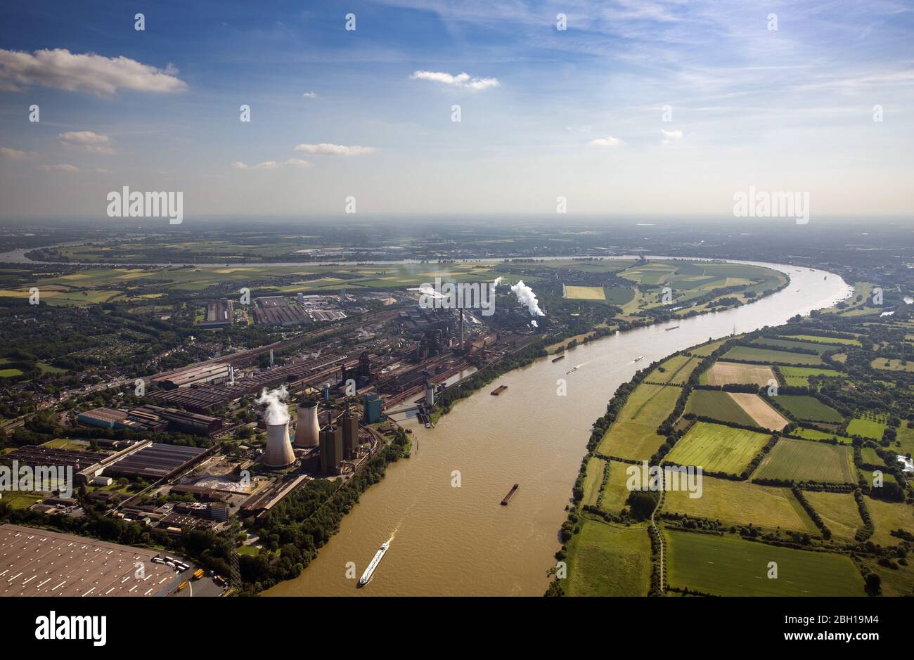 Technische Ausrüstung und Produktionsanlagen des Stahlwerks Thyssen Krupp Steel an der Mannesmannstraße in Duisburg, Nordrhein-Westfalen, Ruhrgebiet, Duisburg Stockfoto