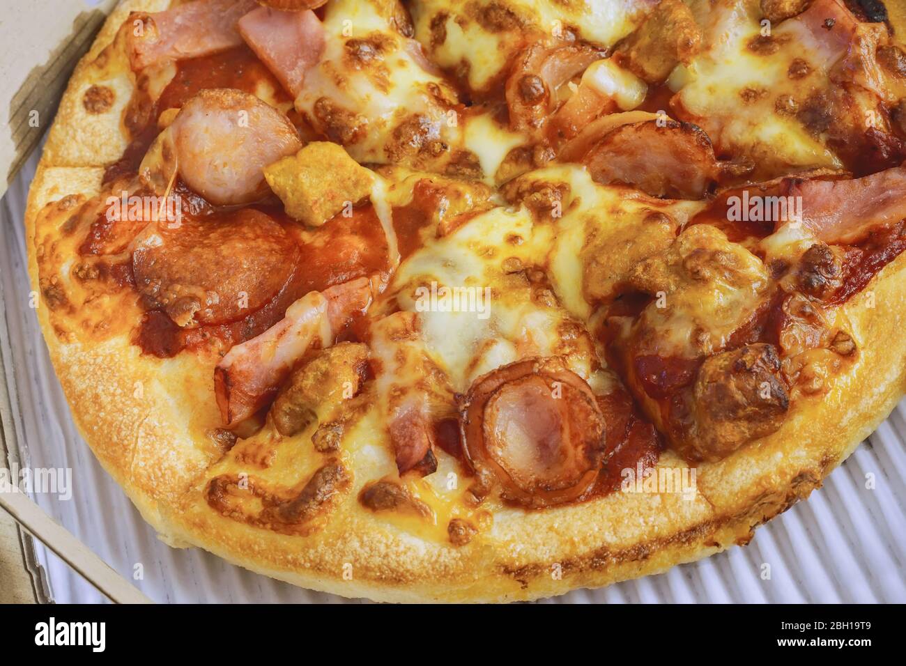 Closed-up Shot Meat Deluxe Pizza, Fast Food Konzept. Stockfoto