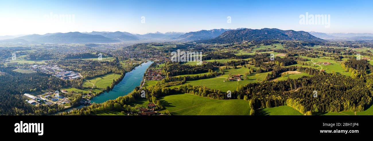 Luftpanorama Bad Tölz, Isartal, Deutschland Bayerische Alpen. Sonnenaufgang Stockfoto