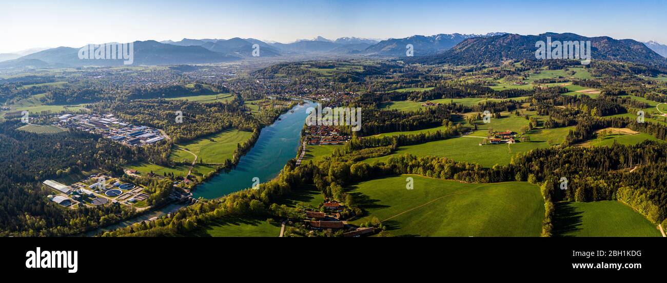 Luftpanorama Bad Tölz, Isartal, Deutschland Bayerische Alpen. Sonnenaufgang Stockfoto