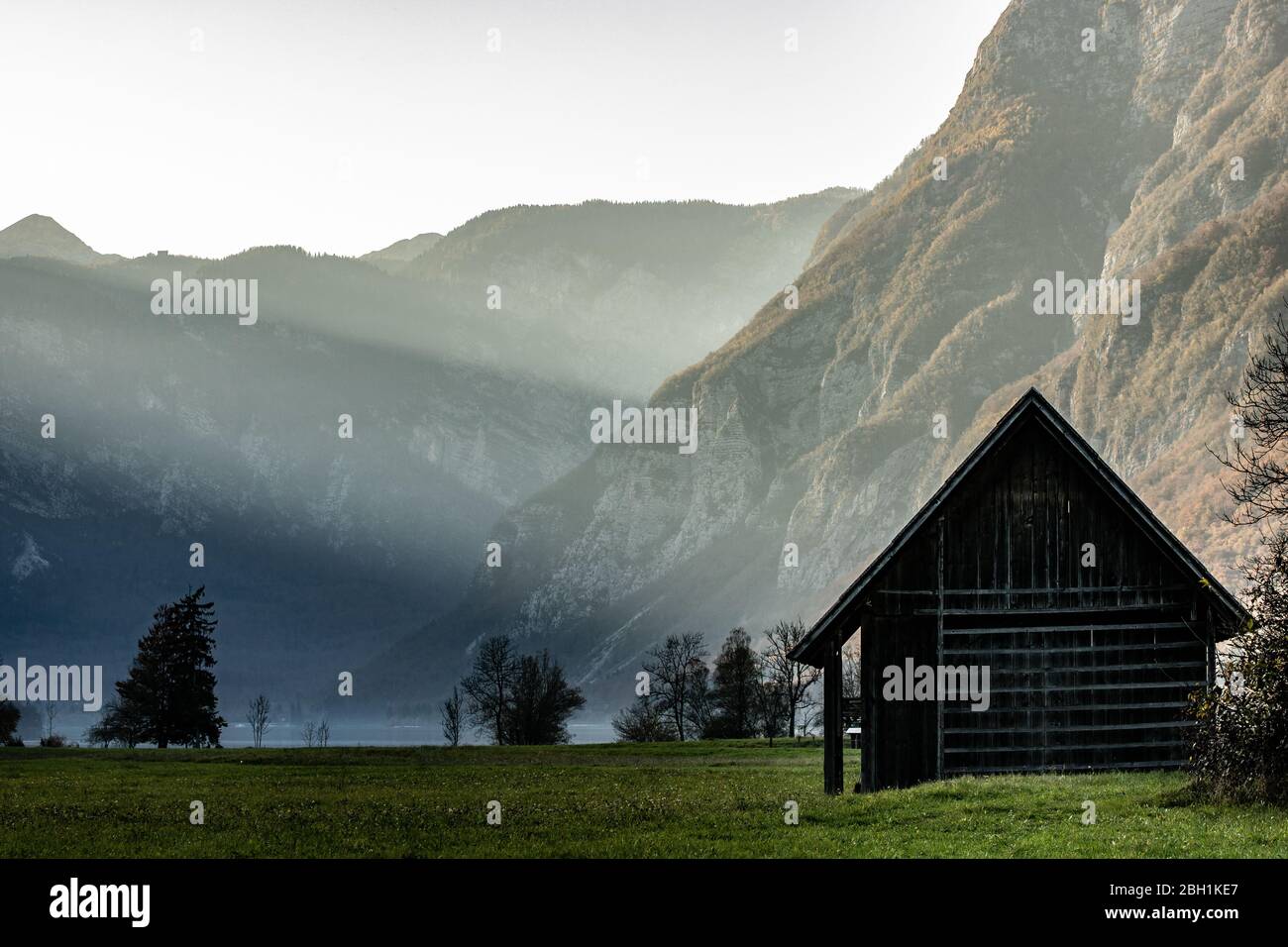 Holzhütte in den Julischen alpen in der Nähe von Bohinj See Stockfoto