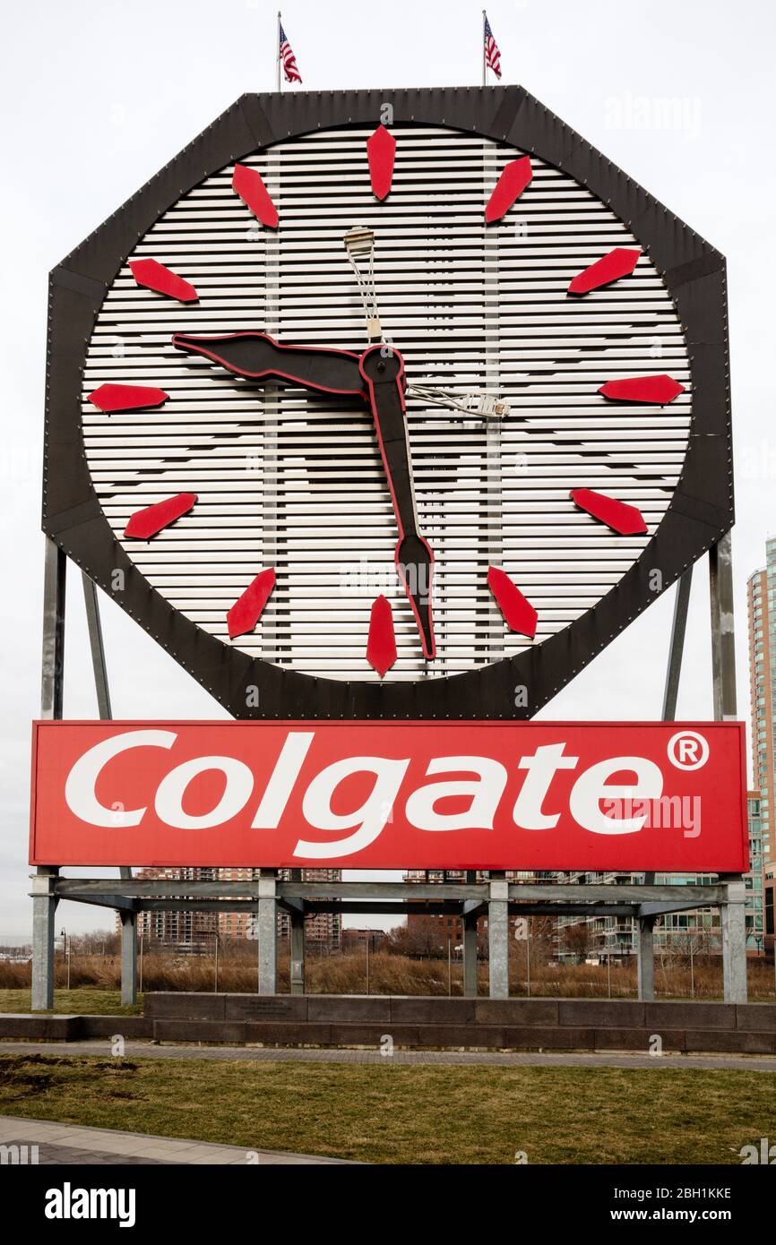 Jersey City, New Jersey / USA - 27. Dezember 2019: Die Colgate Clock historische Sehenswürdigkeit an der Uferpromenade von Jersey City, gegenüber Manhattan, New York Stockfoto