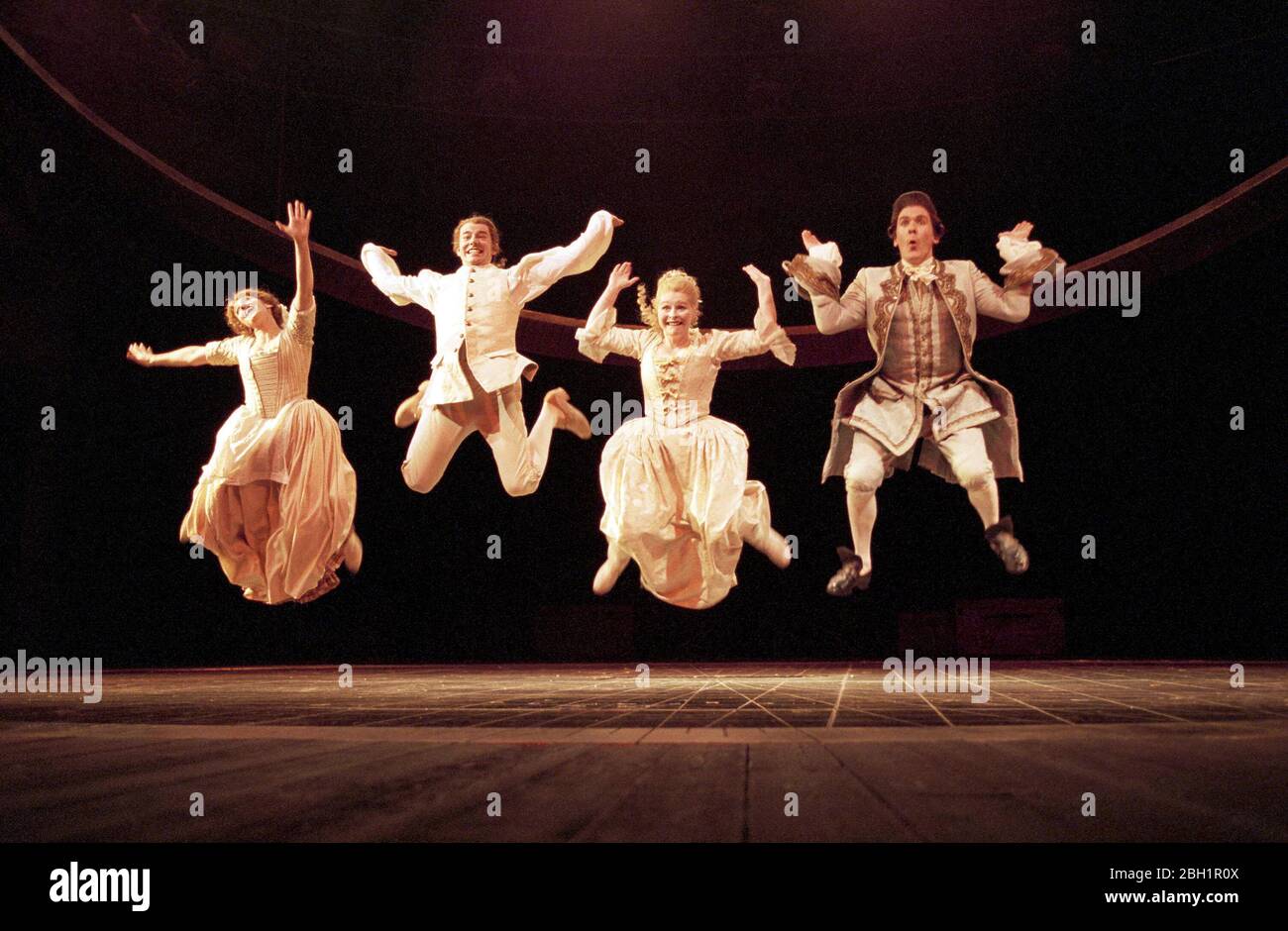 l-r: Elizabeth Renihan (Paquette), Daniel Evans (Candide), Alex Kelly (Cunegonde), Simon Day (Maximilian) in CANDIDE am Olivier Theatre, National Theatre, London 1999 Musik von Leonard Bernstein Texte von Richard Wilbur, Stephen Sondheim, John Latouche, Lillian Hellman, Dorothy Parker & Leonard Bernstein Buch nach Voltaire von Hugh Wheeler in einer neuen Version von John Caird Design: John Napier Regie: John Caird & Trevor Nunn Stockfoto