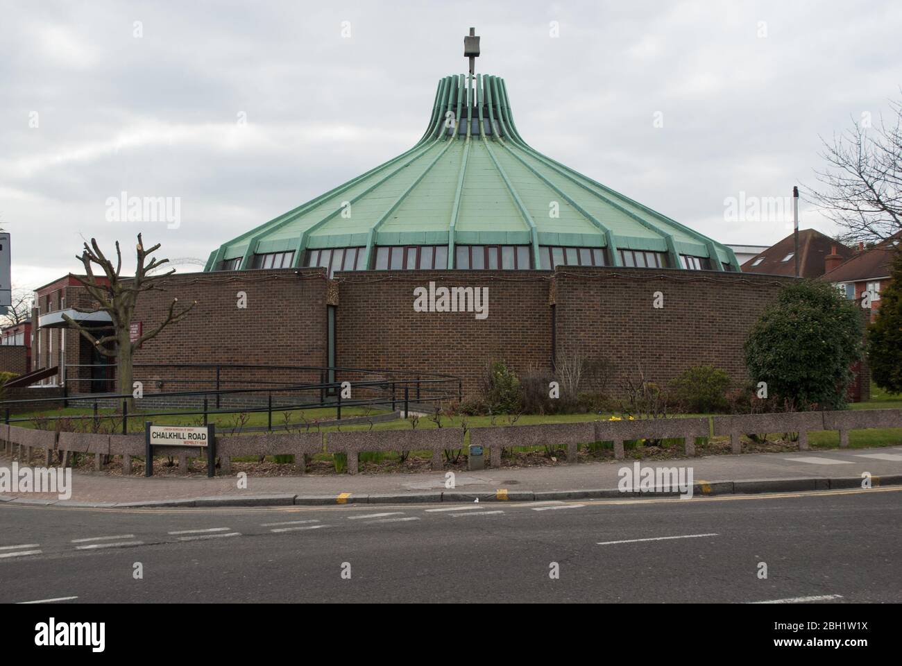 Römisch-katholische Kirche der englischen Märtyrer, Chalkhill Road, Wembley Park, Middlesex, HA9 9EW Stockfoto