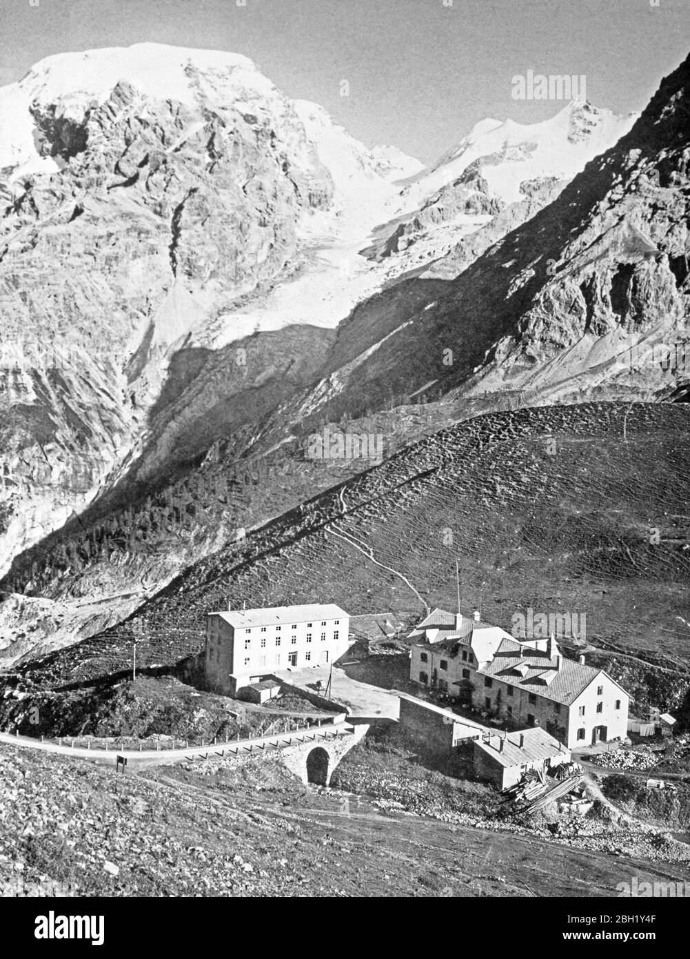 Berghotel Franzenshöhe mit Ortler, Berggipfeln und Gletscher, ca. 1920, Trafoi, Trentino, Italien Stockfoto