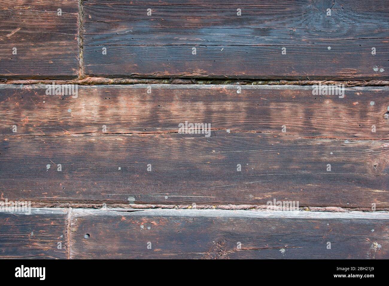 Alte dunkelbraune Holzbretter Textur aus der Nähe Stockfoto