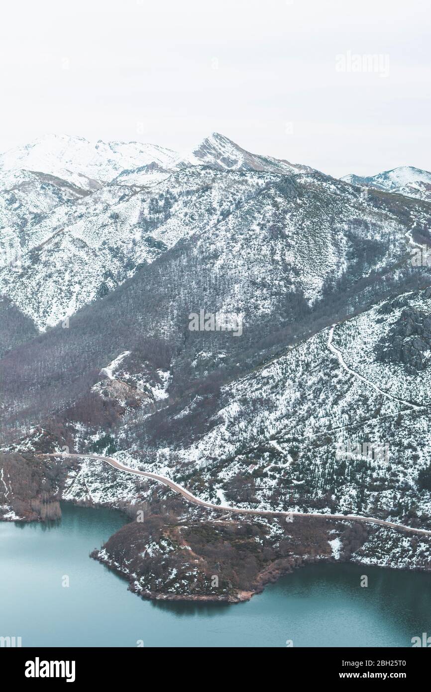 Blick auf schneebedeckte Berge, Leon Provinz, Spanien Stockfoto