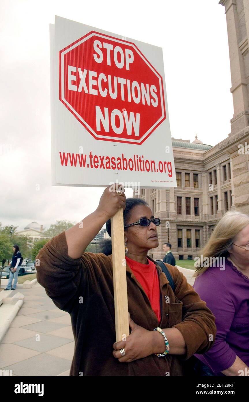 Austin, Texas USA: Eine Gruppe protestiert gegen die Todesstrafe und marschiert zum Texas Capitol. ©Marjorie Cotera / Daemmrich Photography Stockfoto