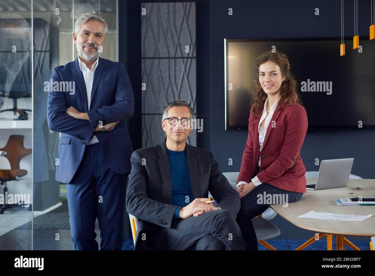 Porträt von zuversichtlich Business-Team im Büro Stockfoto