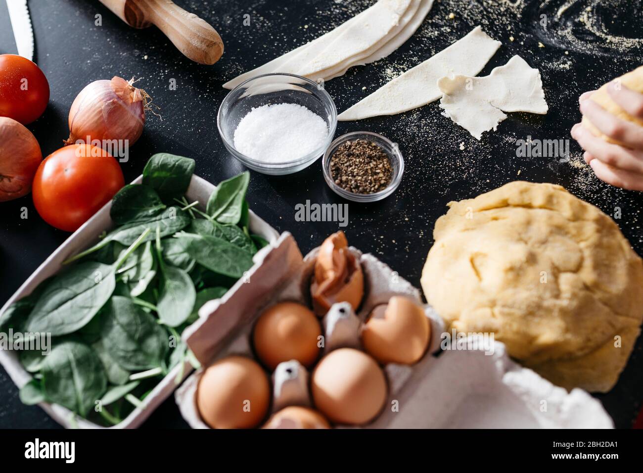 Zutaten für hausgemachte glutenfreie Pasta in der Küche zu Hause Stockfoto