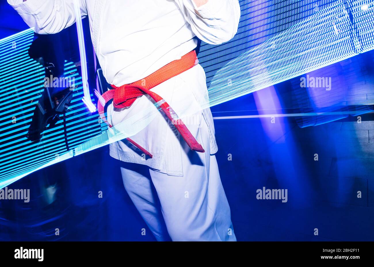 Ein Verbund von Menschen, die Karate üben Stockfoto