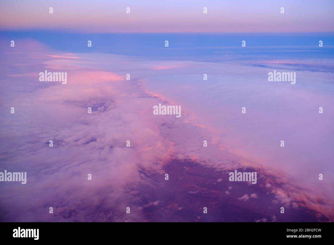 Frankreich, Cloudscape vom Flugzeug aus gesehen, das über dem Flugzeug fliegt Stockfoto