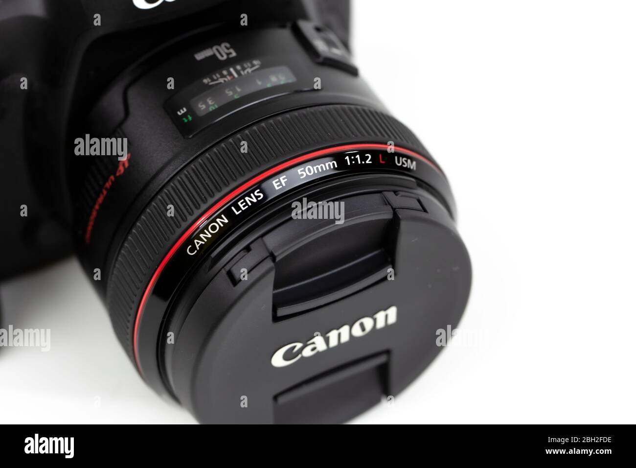 Tokio, Japan 22.04.2020: DSLR-Kamera Canon Mark 5D IV mit Canon EF-50mm 1.2 USM Stockfoto
