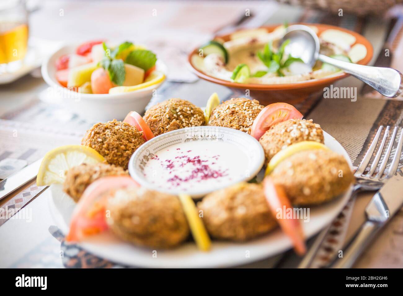 Oman, Teller mit nahöstlichen Speisen Stockfoto