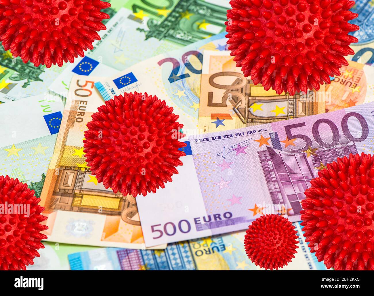 Hintergrund Geld. Euro-Banknoten. Coronavirus Covid-19. Corona Virus Epidemie Konzept Stockfoto