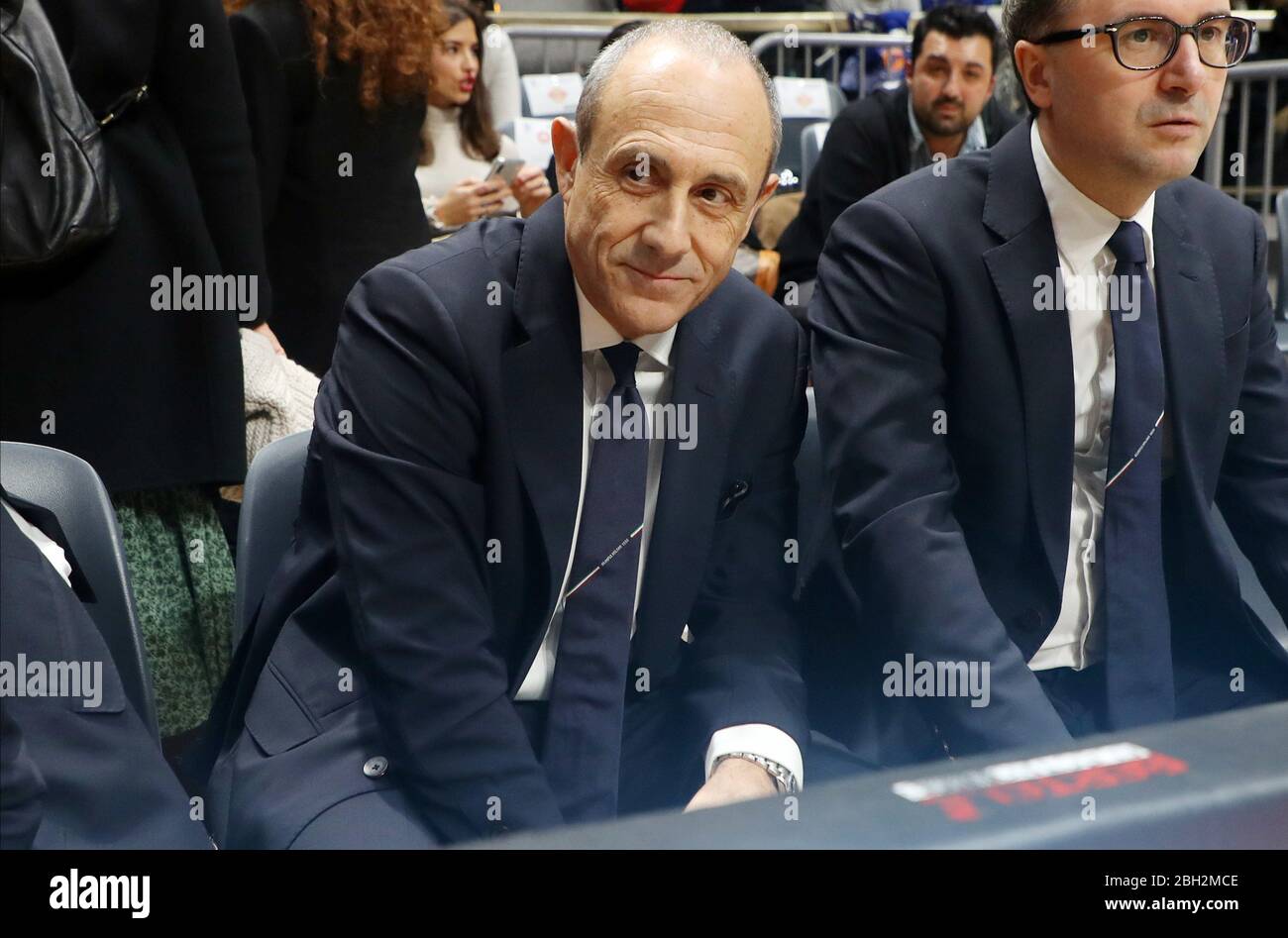 1. Januar 2020, Bologna, Italien: Bologna, Italien, , 01. Januar 2020, Ettore Messina - allenatore AX Armani Exchange Milano während - - Quelle: LM/Michele Nucci (Quelle: © Michele Nucci/LPS via ZUMA Wire) Stockfoto