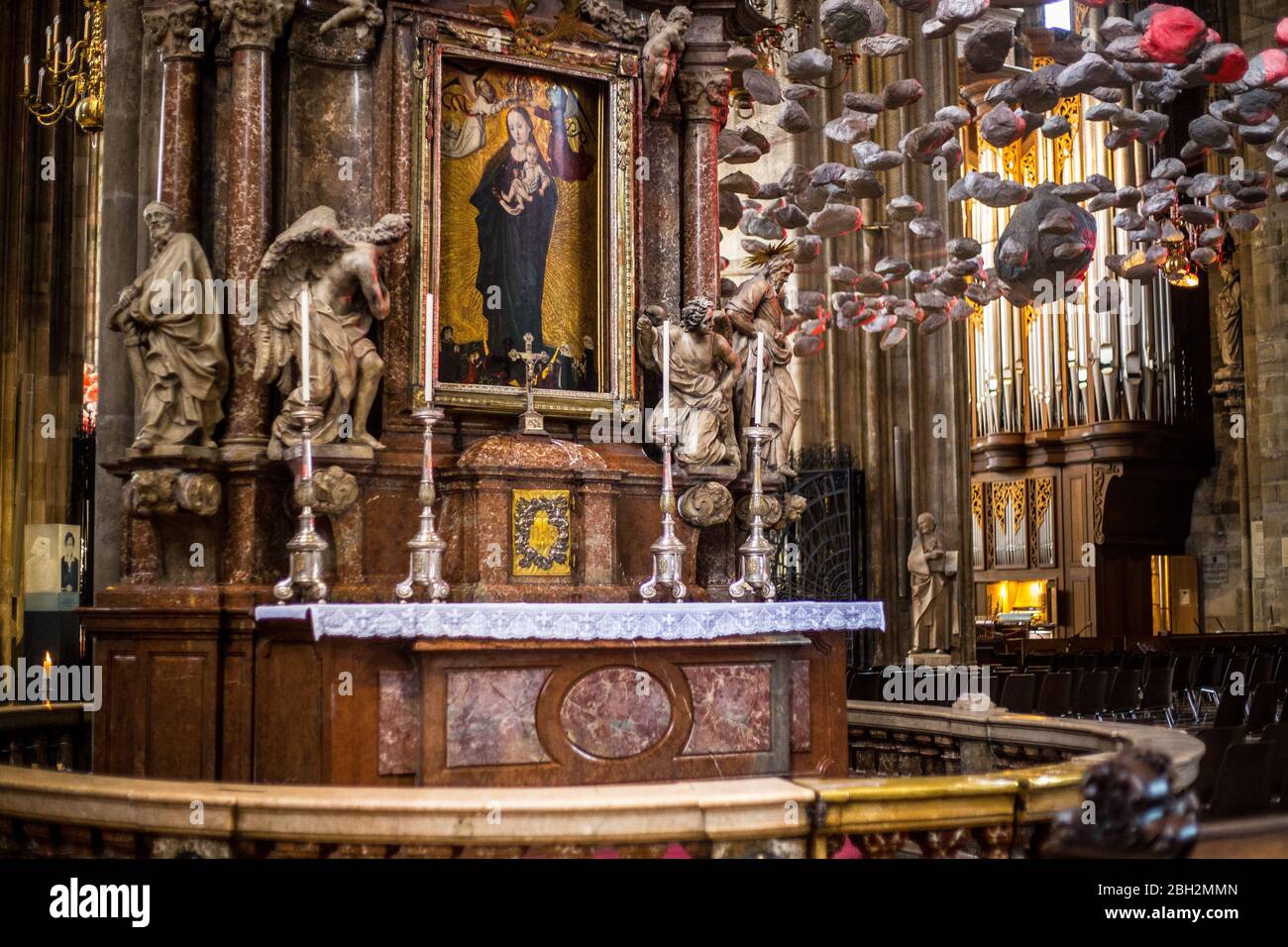 Wien, Österreich - 6. Juni 2019: Innenansicht des Stephansdoms, Stephansplatz, Wien Stockfoto