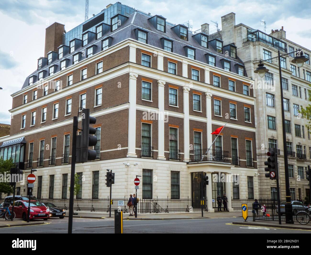 LONDON - Botschaft für die Volksrepublik China am Portland Place in London. Stockfoto