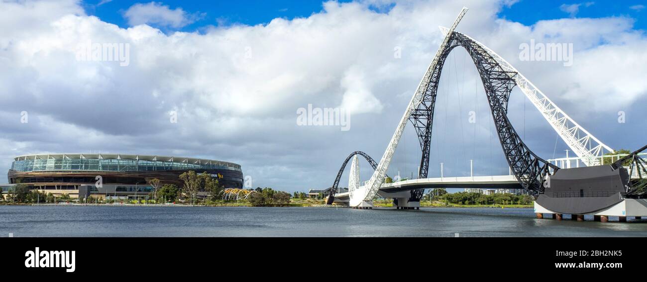 Matagarup Bridge eine Hängeseil Stahlseil blieb Fußgängerbrücke über den Swan River und Optus Stadium Perth Western Australia. Stockfoto