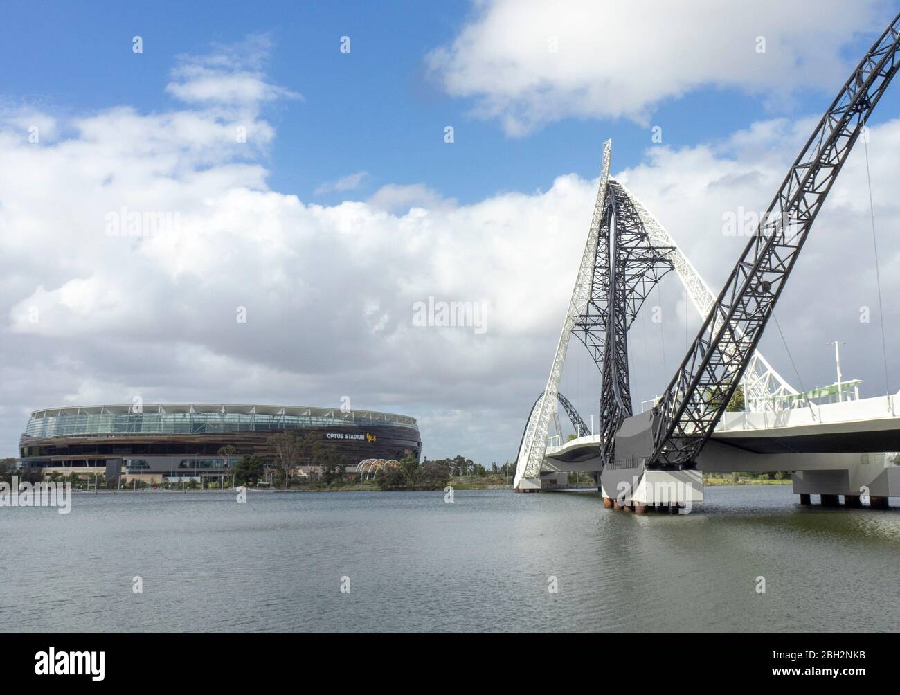 Matagarup Bridge eine Hängeseil Stahlseil blieb Fußgängerbrücke über den Swan River und Optus Stadium Perth Western Australia. Stockfoto