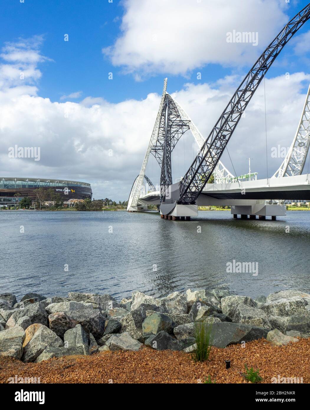 Matagarup Bridge eine Hängeseil Stahlseil blieb Fußgängerbrücke über den Swan River und Optus Stadium Perth Western Australia. Stockfoto