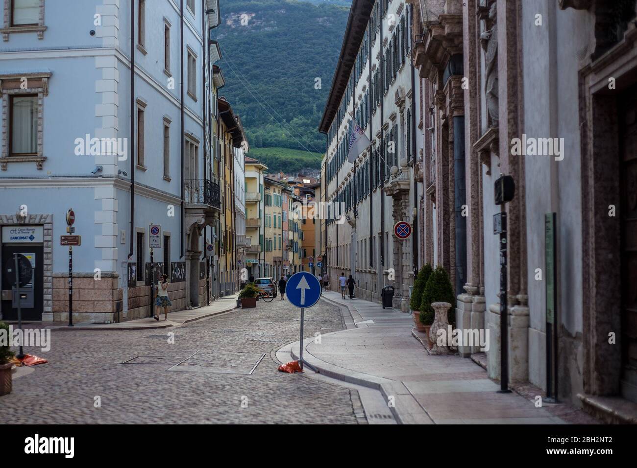 Trient, Italien - 15. August 2019: Straßen von Trient im Sommer Stockfoto