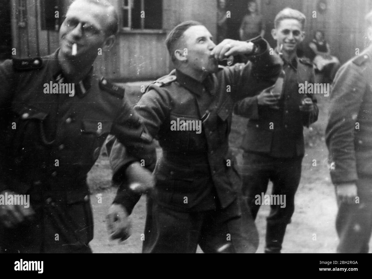 1943, deutsche SS-Soldaten in Crèvecœur-en-Auge, Normandie, Frankreich Stockfoto