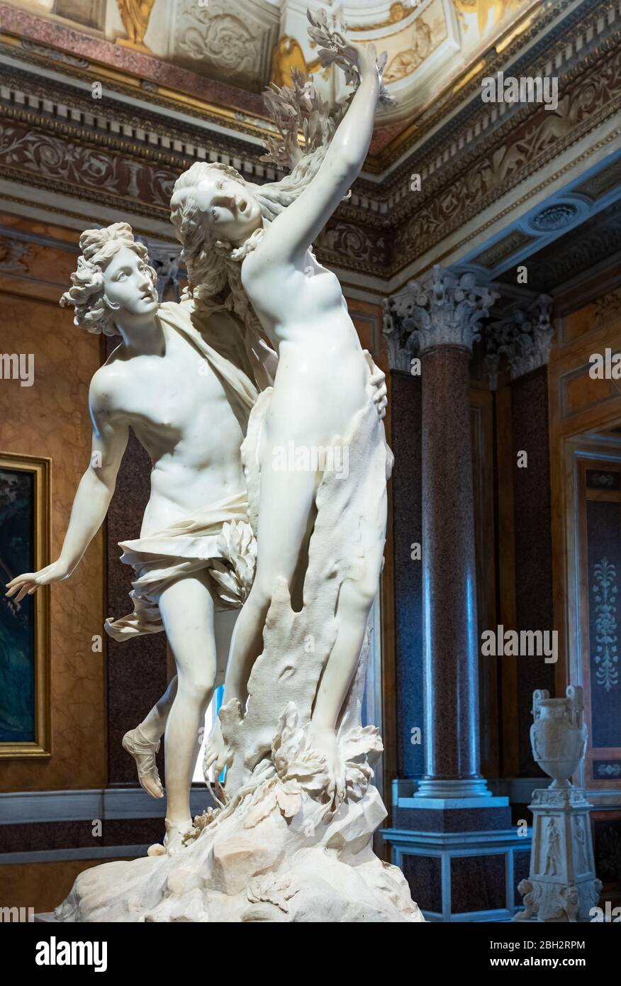 Rom, Italien - 19. Juli 2018: Villa Borghese, Borghese Kunstgalerie, Saal von Apollo und Daphne, Apollo und Daphne von G.L.Bernini Stockfoto