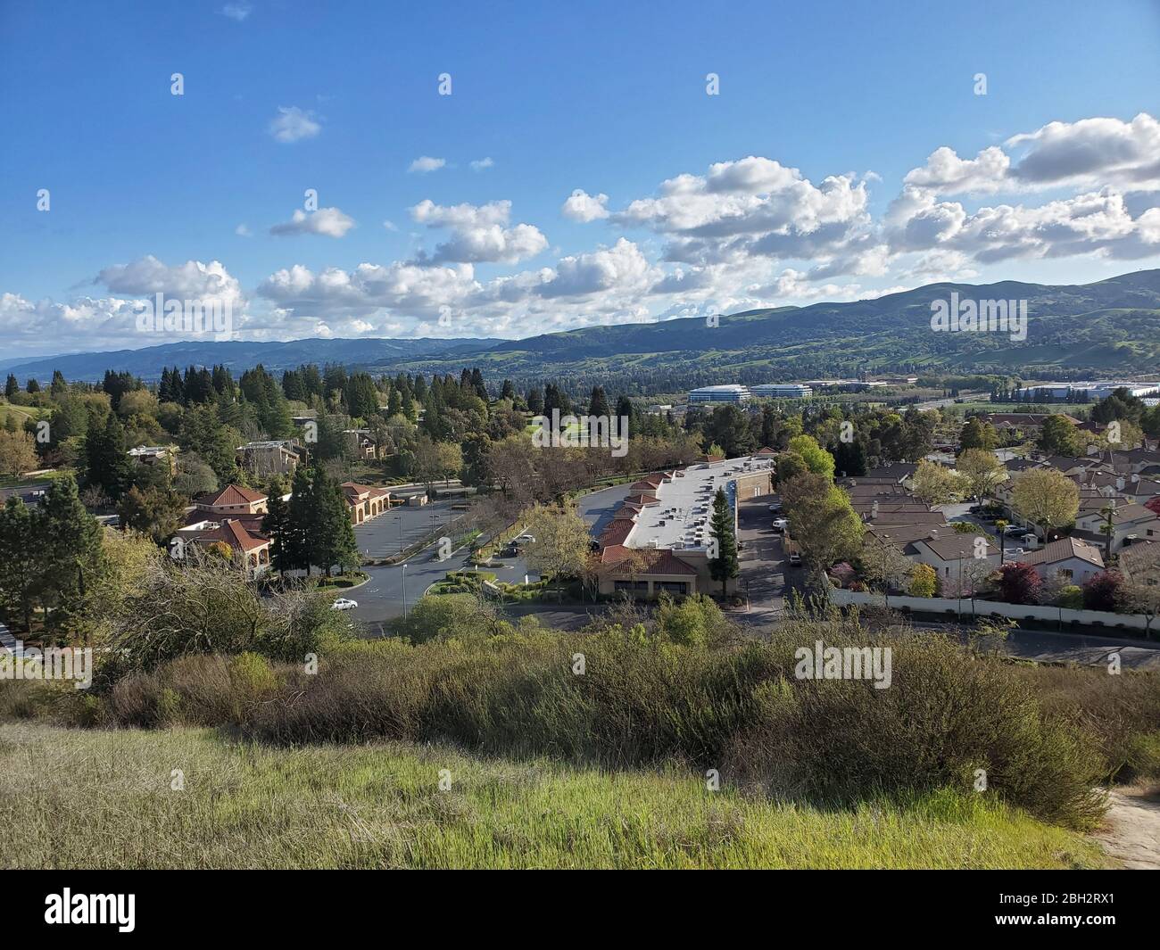 Luftaufnahme von San Ramon, Kalifornien an einem sonnigen Tag, 25. März 2020. () Stockfoto