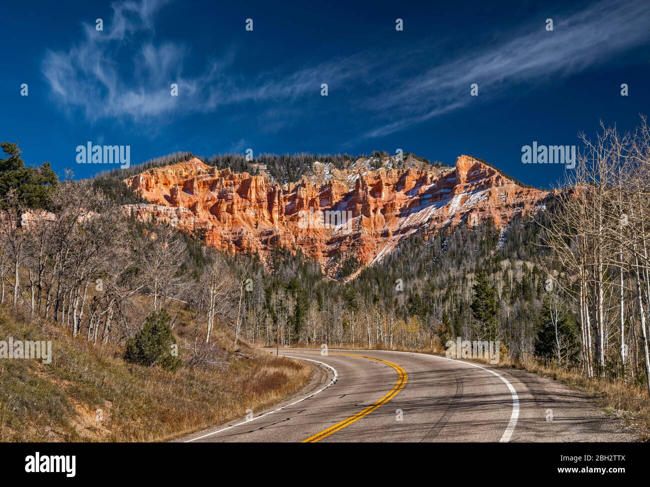 Felsformationen am Markagunt Plateau, Ende Oktober von der Autobahn 14 in der Nähe von Cedar Breaks National Monument, Utah, USA gesehen Stockfoto