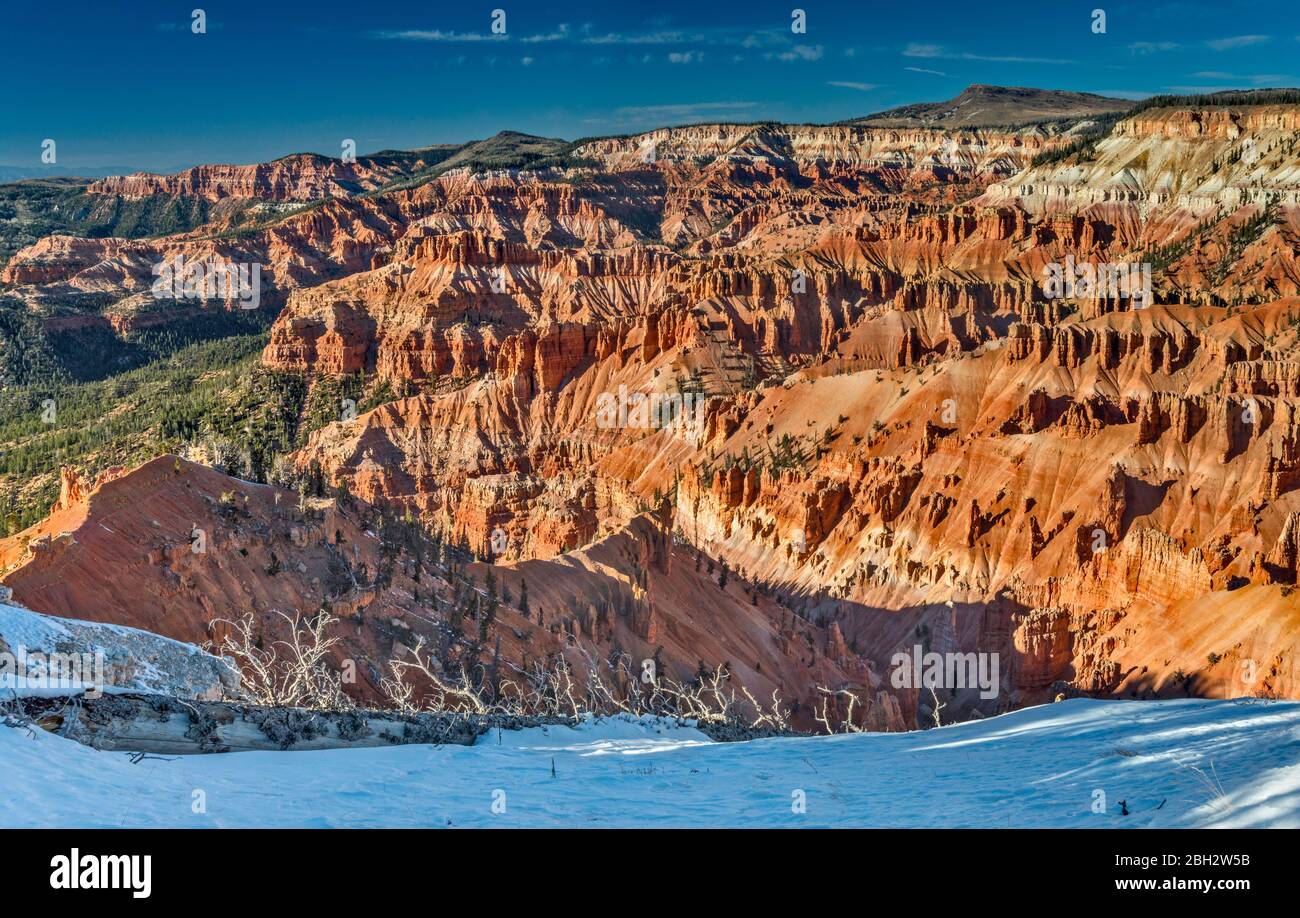 Blick auf Cedar Breaks im Amphitheater von Ende Oktober von Punkt Supreme in Cedar Breaks National Monument, Utah, USA Stockfoto