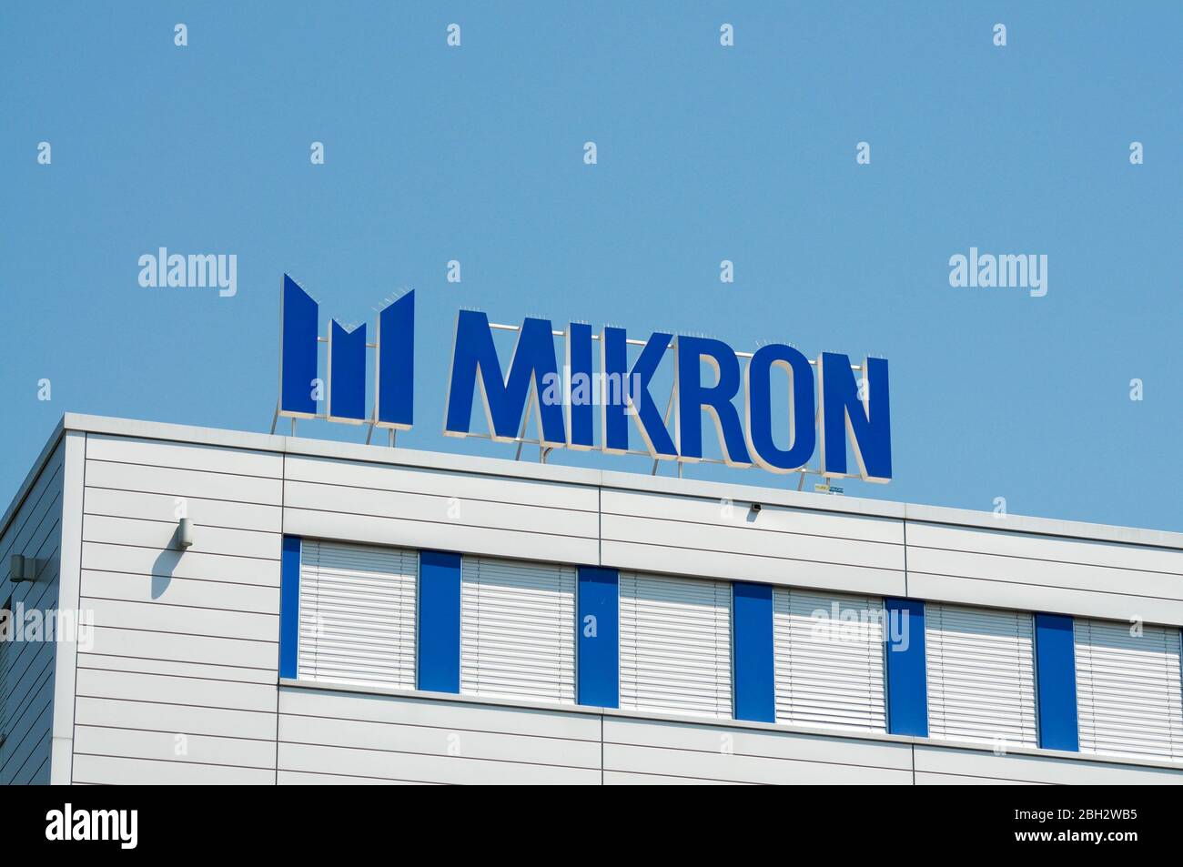 Agno, Tessin, Schweiz - 23. April 2020 : Firmenzeichen der Firma Mikron Group. Mikron entwickelt, produziert hochpräzise, produktive und anpassungsfähige Automaten Stockfoto
