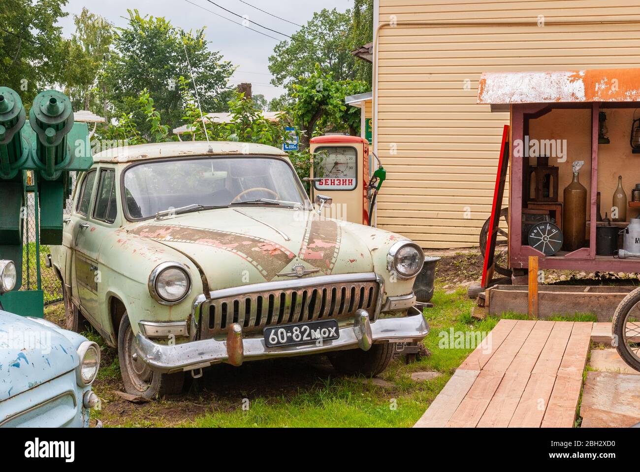Myschkin, Jaroslawl, Russland, 01. August 2013. Museum für Retrotechnik Alte Garage. GAZ 21 Wolga-Auto Jahre der Produktion von 1956 bis 1970. Stockfoto