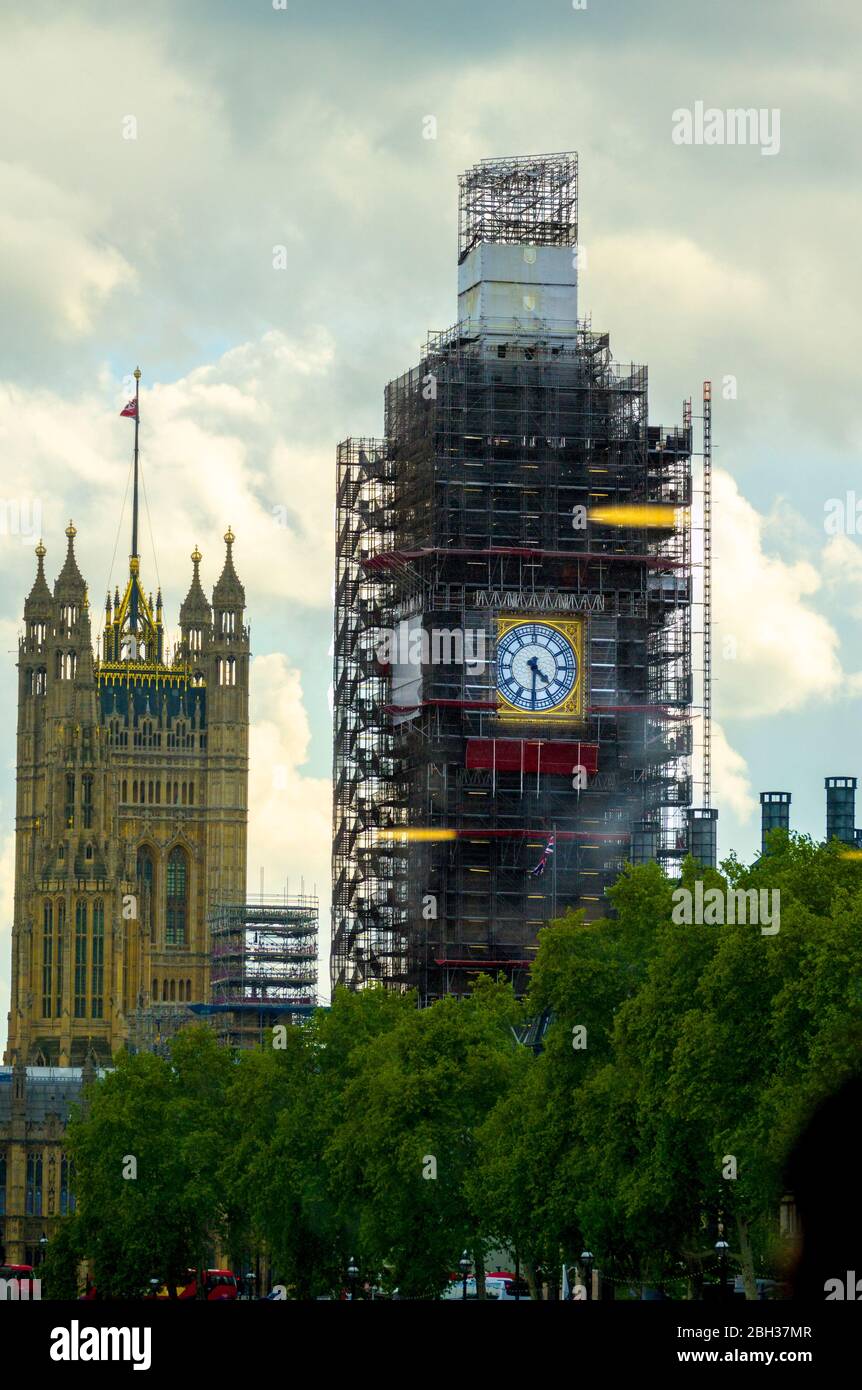 Big Ben Renovierung mit Gerüsten London England Vereinigtes Königreich Hauptstadt Themse UK Europa EU Stockfoto