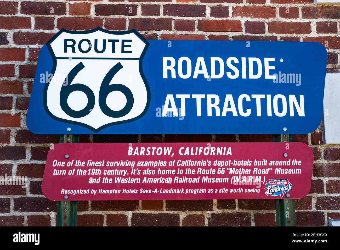 Barstow, Kalifornien, USA - 23. April 2013 : Schild für Straßenschild Attraktion im historischen Barstow Harvey House Bahnhof auf der Route 66 Stockfoto