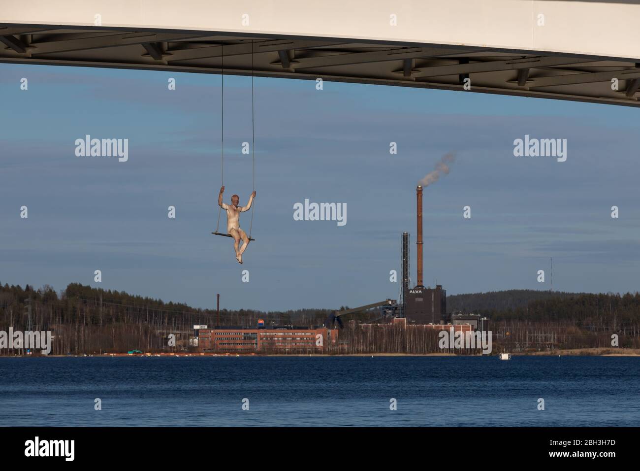 Man Hangt Zichzelf Op Aan Brug