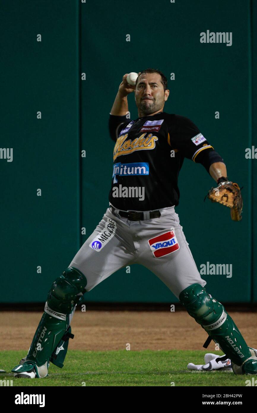 Saul Soto catcher de Mochis, durante el juego de beisbol de Naranjeros vs Cañeros durante la primera Serie de la Liga Mexicana del Pacifico. 15 Okt Stockfoto