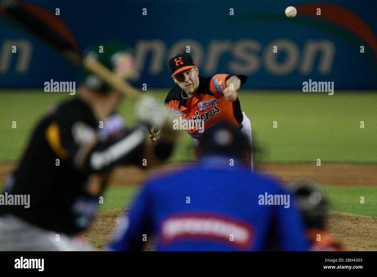 Ryan Verdugo, Pitcher de naranjeros, durante el juego de beisbol de Naranjeros vs Cañeros durante la primera Serie de la Liga Mexicana del Pacifico. Stockfoto