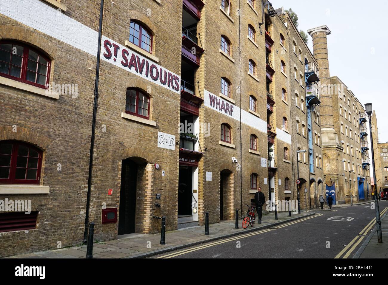 Umgebaute viktorianische Lagerhäuser in der Mill Street in Bermondsey, London, England Großbritannien Stockfoto