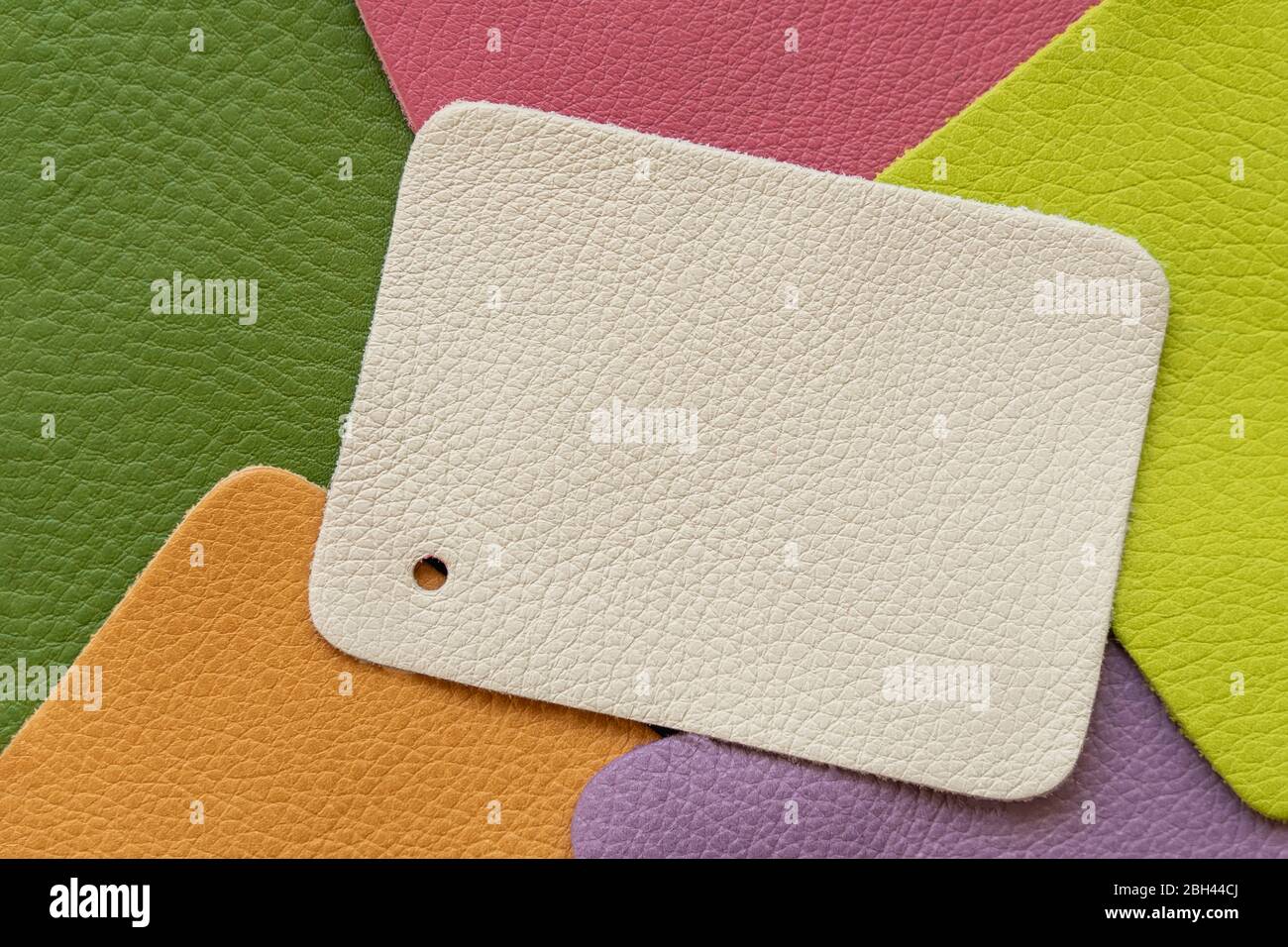 Abstrakter Hintergrund, Muster aus buntem echtem Leder, Textur Stockfoto