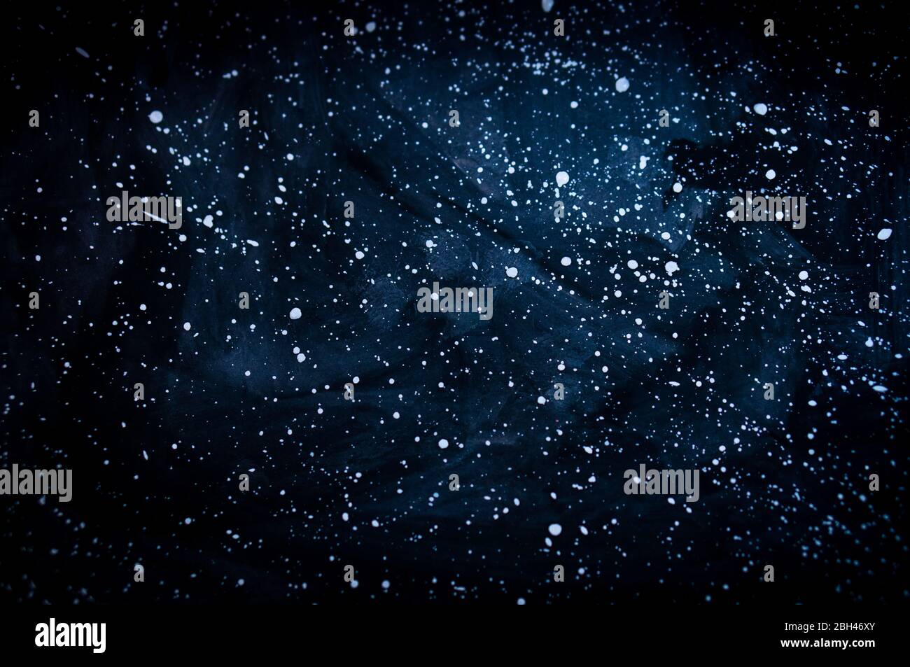 Handgezeichnetes Bild des Sternenhimmels mit Galaxienwirbeln Stockfoto