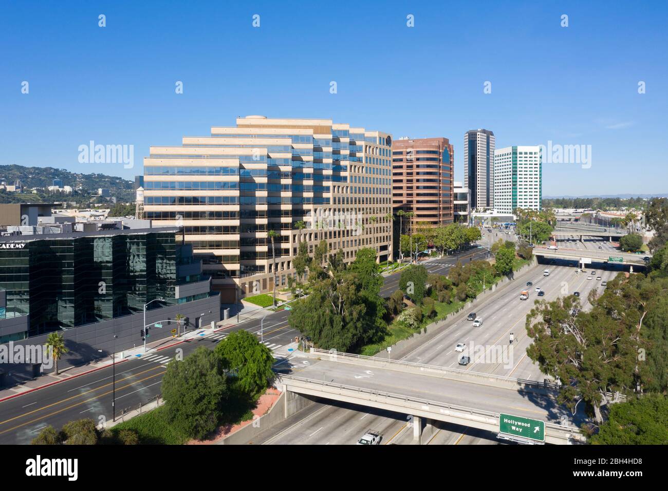 Luftaufnahme der Warner Brothers Hauptniederlassungen im Media District von Burbank, Kalifornien Stockfoto