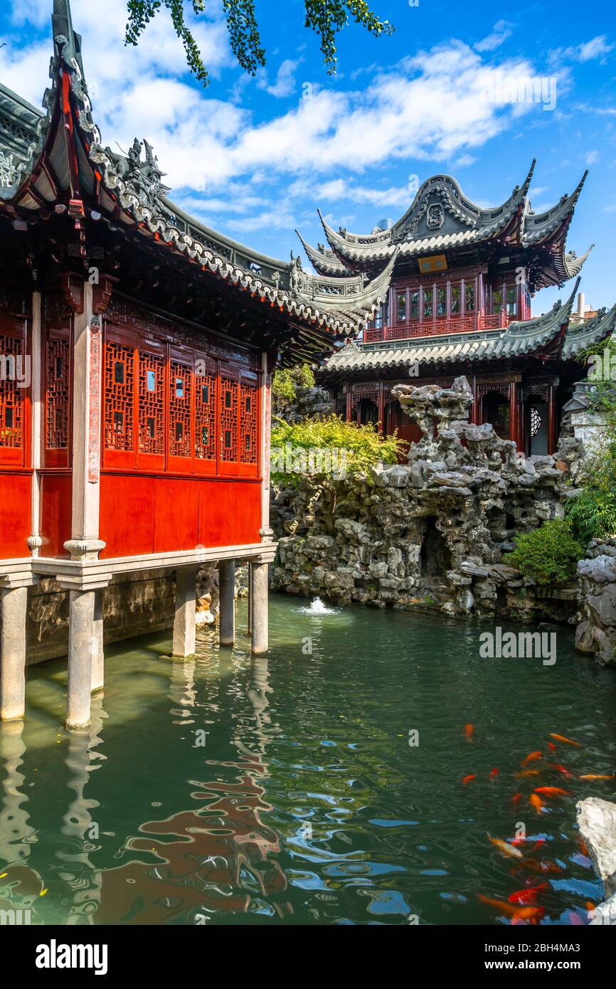 Blick auf die traditionelle chinesische Architektur im Yu Garden, Shanghai, China, Asien Stockfoto Blick auf die traditionelle chinesische Architektur im Yu Garden, Shanghai, China, Asien Stockfoto