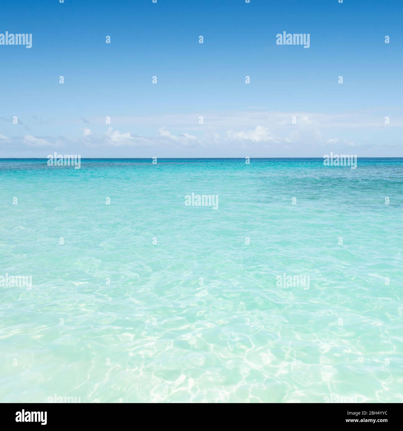 Meer unter Wolken Stockfoto